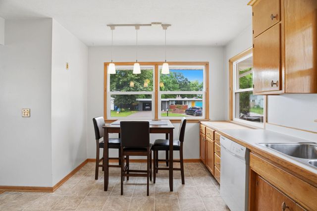 6738 Knoll Street N, Golden Valley, MN 55427