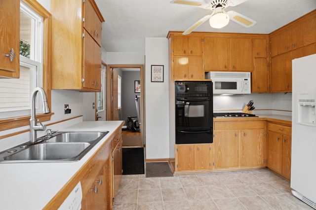 6738 Knoll Street N, Golden Valley, MN 55427