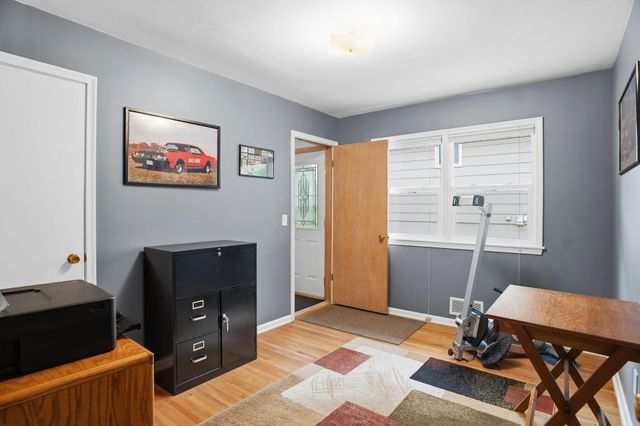 6738 Knoll Street N, Golden Valley, MN 55427