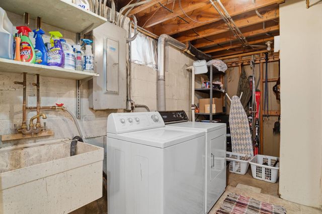 6738 Knoll Street N, Golden Valley, MN 55427