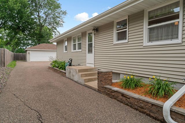 6738 Knoll Street N, Golden Valley, MN 55427