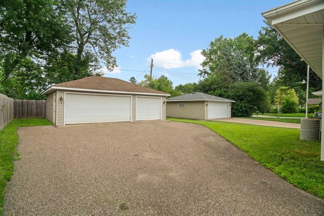 6738 Knoll Street N, Golden Valley, MN 55427