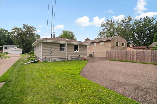 6738 Knoll Street N, Golden Valley, MN 55427
