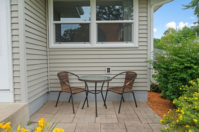 6738 Knoll Street N, Golden Valley, MN 55427
