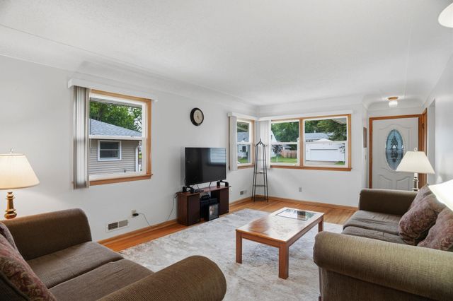 6738 Knoll Street N, Golden Valley, MN 55427