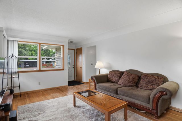 6738 Knoll Street N, Golden Valley, MN 55427