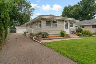 6738 Knoll Street N, Golden Valley, MN 55427