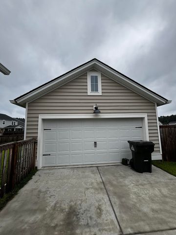 214 Narrowleaf Avenue, Summerville, SC 29483