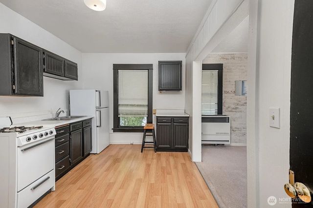 807 N 49th Street, Seattle, WA 98103