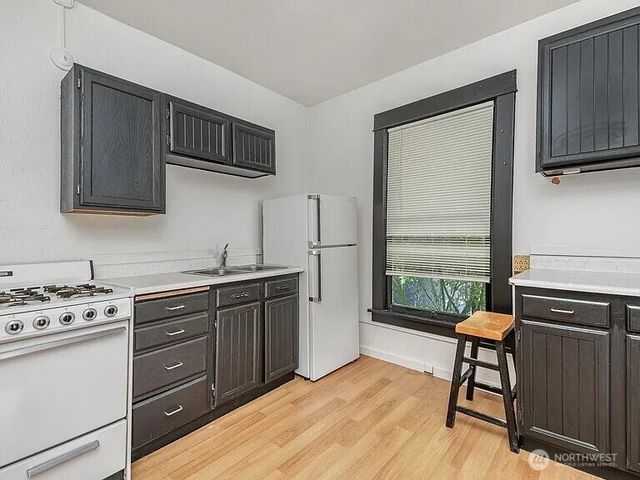 807 N 49th Street, Seattle, WA 98103