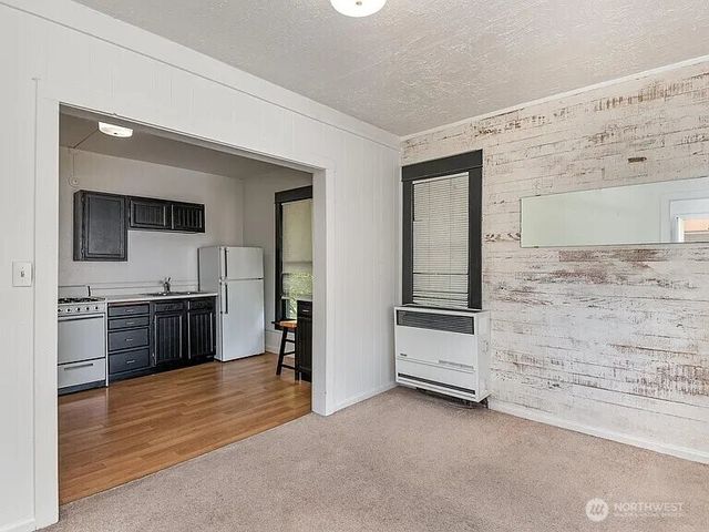 807 N 49th Street, Seattle, WA 98103