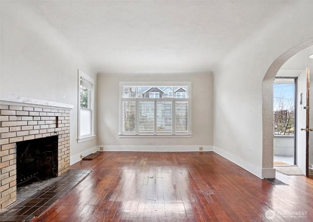 807 N 49th Street, Seattle, WA 98103