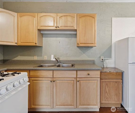 807 N 49th Street, Seattle, WA 98103