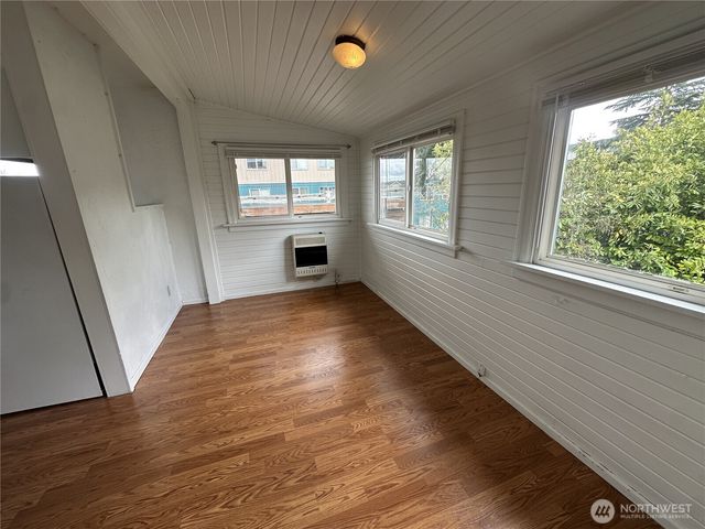 807 N 49th Street, Seattle, WA 98103