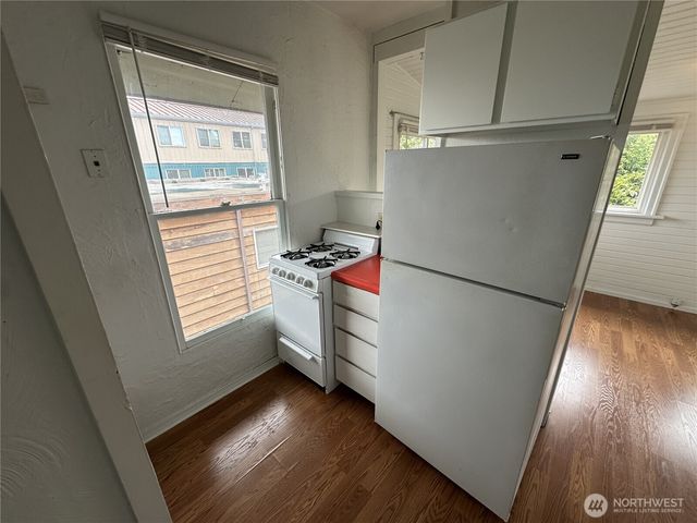 807 N 49th Street, Seattle, WA 98103