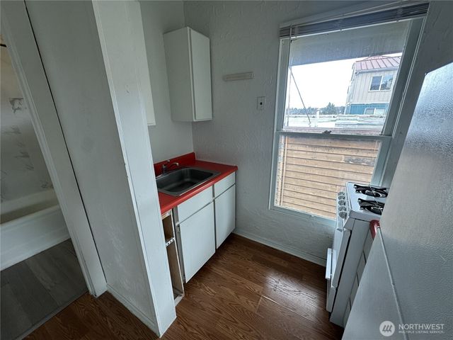 807 N 49th Street, Seattle, WA 98103