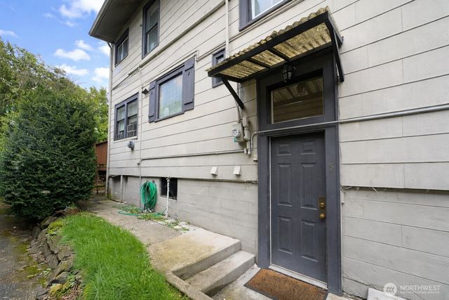 807 N 49th Street, Seattle, WA 98103