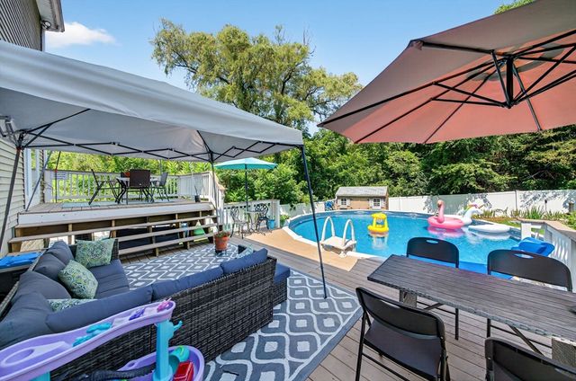 175 Old Fall River Rd, Swansea, MA 02777