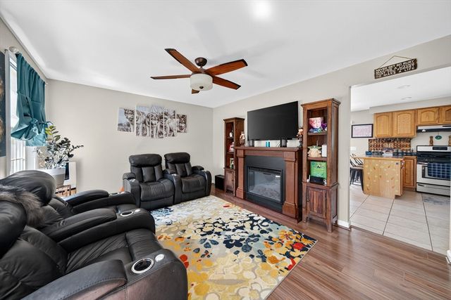 175 Old Fall River Rd, Swansea, MA 02777