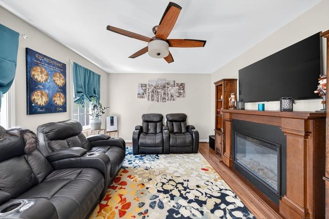 175 Old Fall River Rd, Swansea, MA 02777