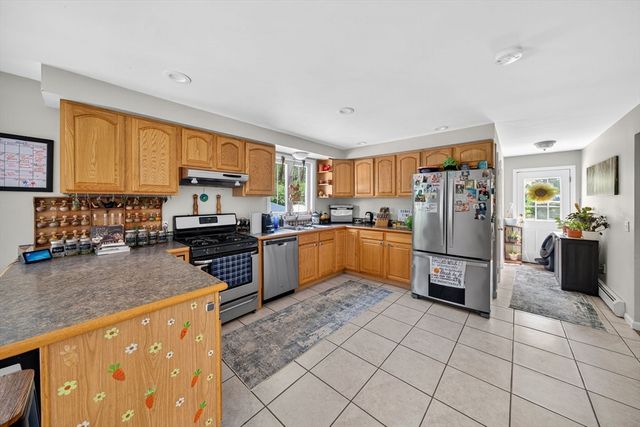 175 Old Fall River Rd, Swansea, MA 02777