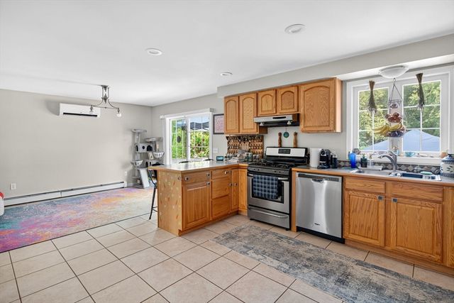 175 Old Fall River Rd, Swansea, MA 02777