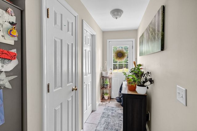 175 Old Fall River Rd, Swansea, MA 02777