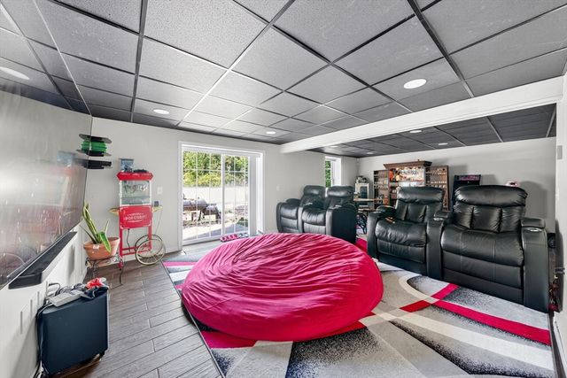 175 Old Fall River Rd, Swansea, MA 02777