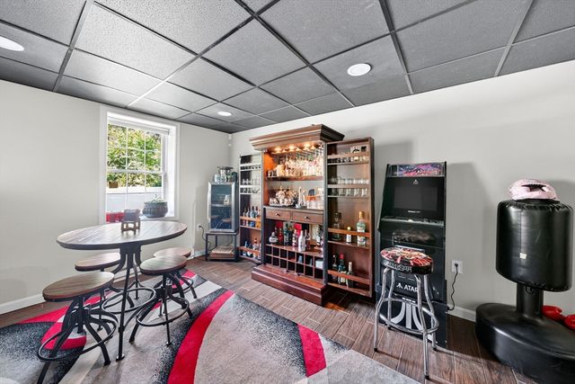 175 Old Fall River Rd, Swansea, MA 02777