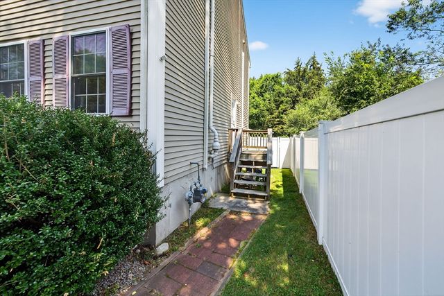 175 Old Fall River Rd, Swansea, MA 02777