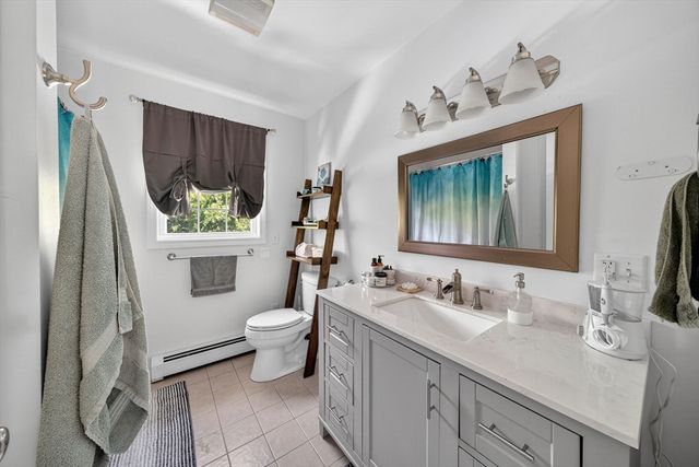 175 Old Fall River Rd, Swansea, MA 02777