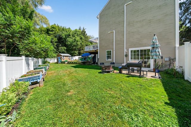 175 Old Fall River Rd, Swansea, MA 02777