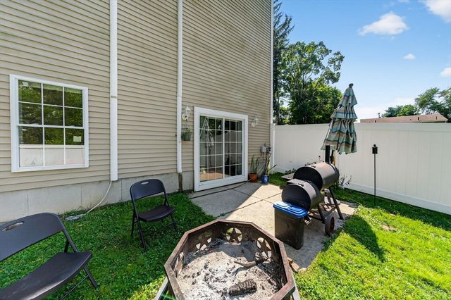 175 Old Fall River Rd, Swansea, MA 02777