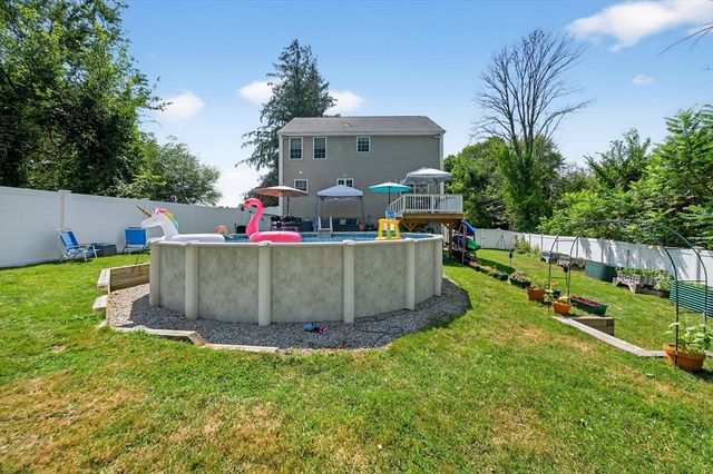 175 Old Fall River Rd, Swansea, MA 02777