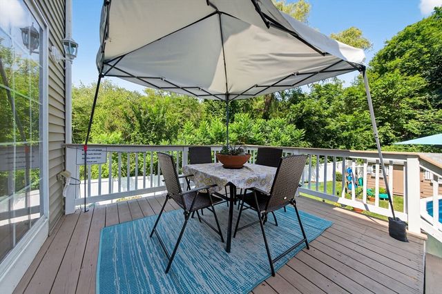 175 Old Fall River Rd, Swansea, MA 02777