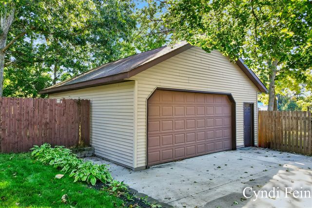 105 6 Mile Road, Comstock Park, MI 49321