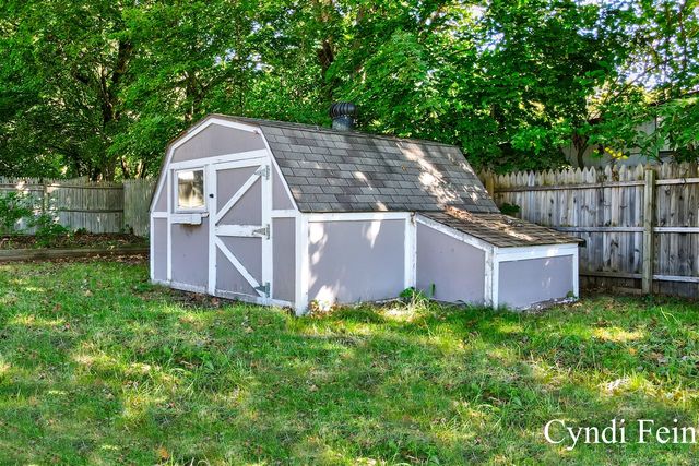 105 6 Mile Road, Comstock Park, MI 49321