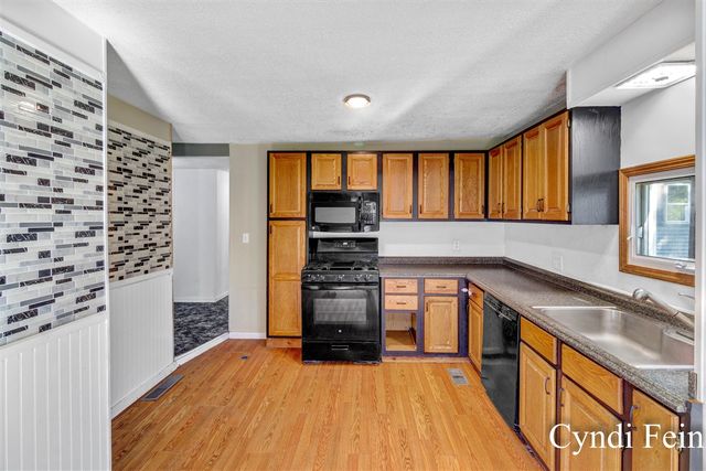 105 6 Mile Road, Comstock Park, MI 49321