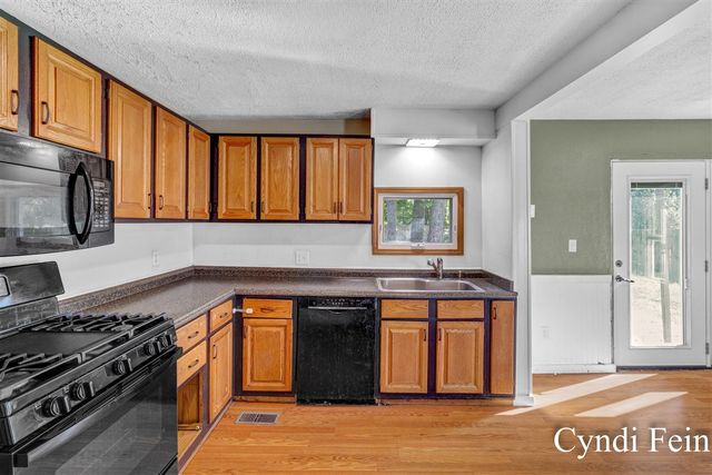 105 6 Mile Road, Comstock Park, MI 49321