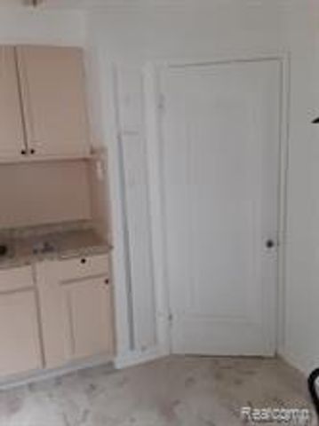 7021 Curtis Street, Detroit, MI 48221