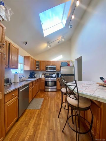 641 E Olive Street upper, Long Beach, NY 11561