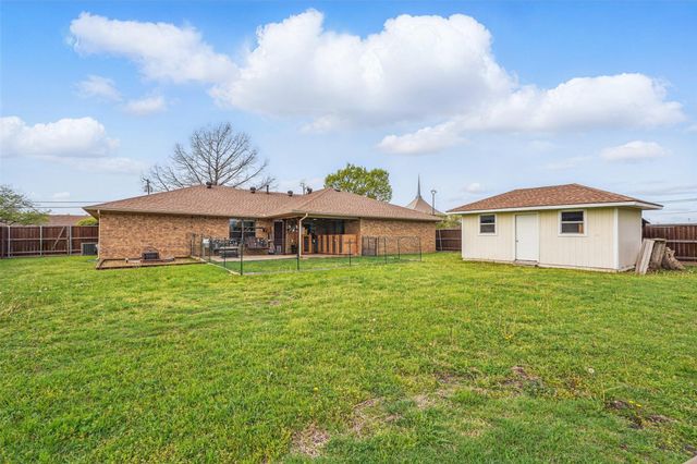 121 W Mimosa Lane, Mesquite, TX 75149