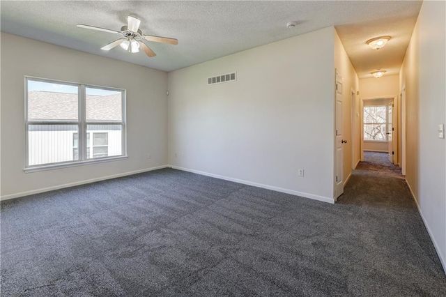 3303 N 103rd Terrace, Kansas City, KS 66109