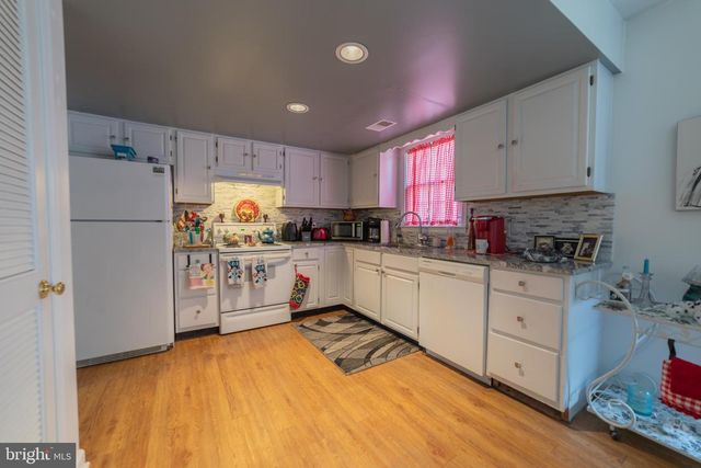 80 MOUNTAINEER CT, Charles Town, WV 25414