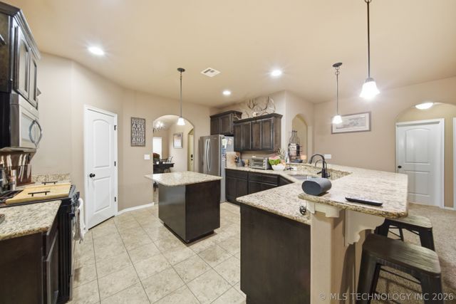 9008 S 255th East Avenue, Broken Arrow, OK 74014