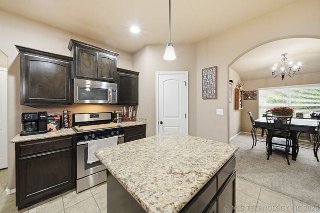 9008 S 255th East Avenue, Broken Arrow, OK 74014