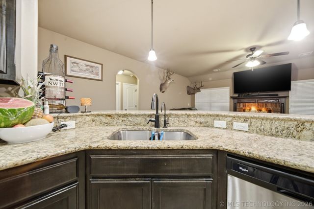 9008 S 255th East Avenue, Broken Arrow, OK 74014