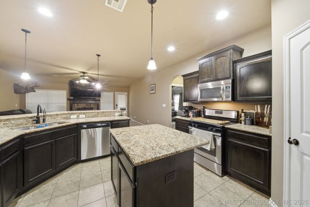 9008 S 255th East Avenue, Broken Arrow, OK 74014