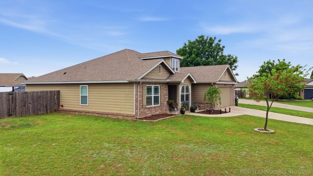 9008 S 255th East Avenue, Broken Arrow, OK 74014