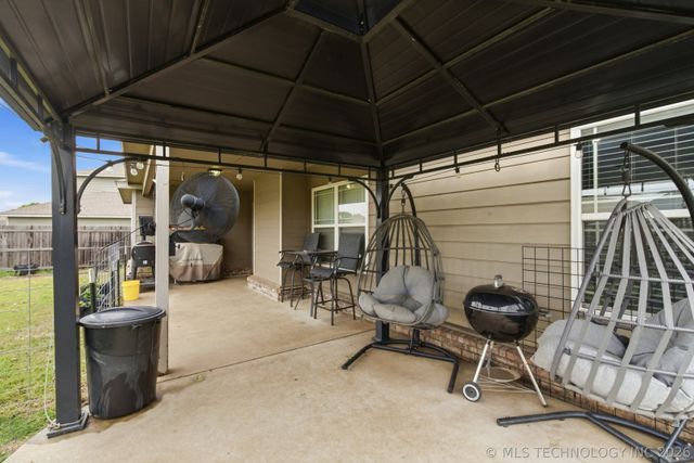 9008 S 255th East Avenue, Broken Arrow, OK 74014